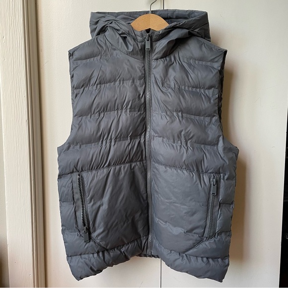 Zara boys HEAT-SEALED PUFFER VEST
8-9 YEARS (51,18 INCHES) - Picture 2 of 8